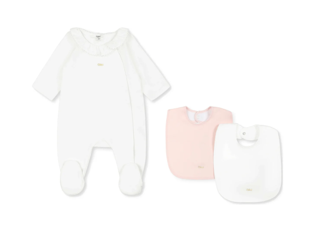 CHLOE FOOTIE W/2 BIBS (3M-6M)
