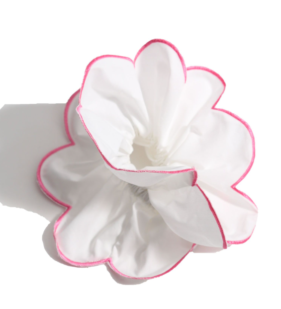 TIA CIBANI LAUREL SCALLOPED SCRUNCHIE (OS)